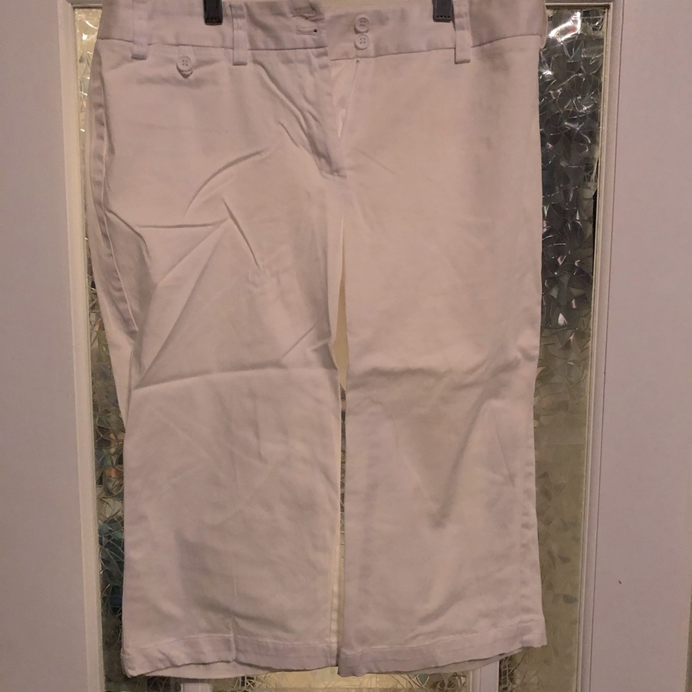 Jones New York white capri pants Size 10